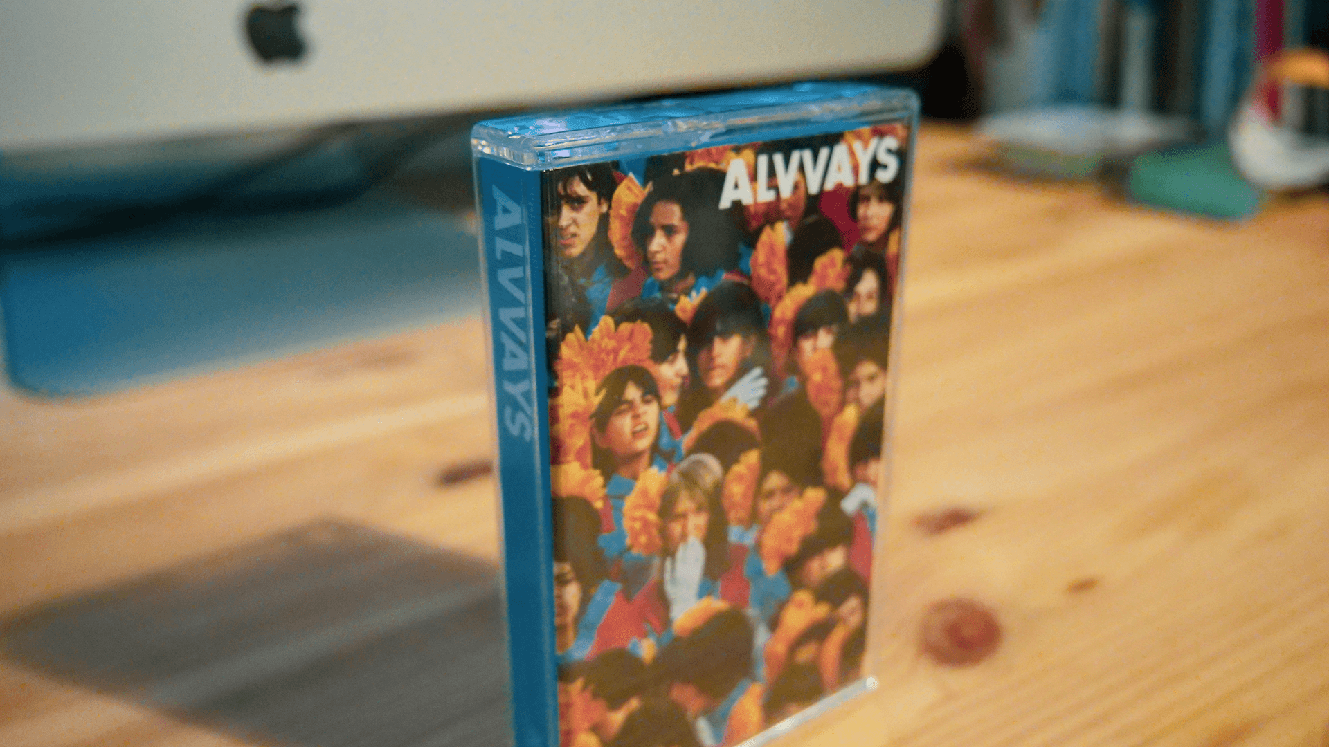 ALVVAYSのカセットテープのジャケット