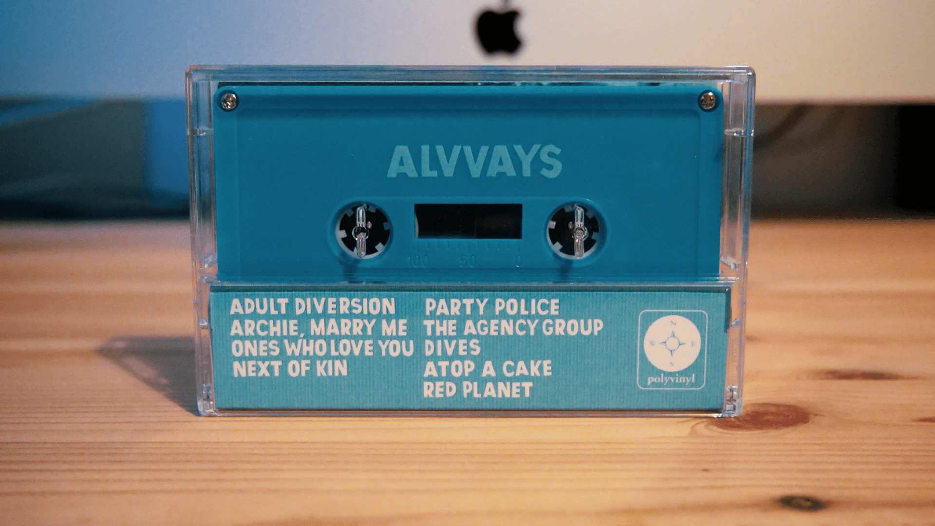 ALVVAYSのカセットテープの裏面ジャケット