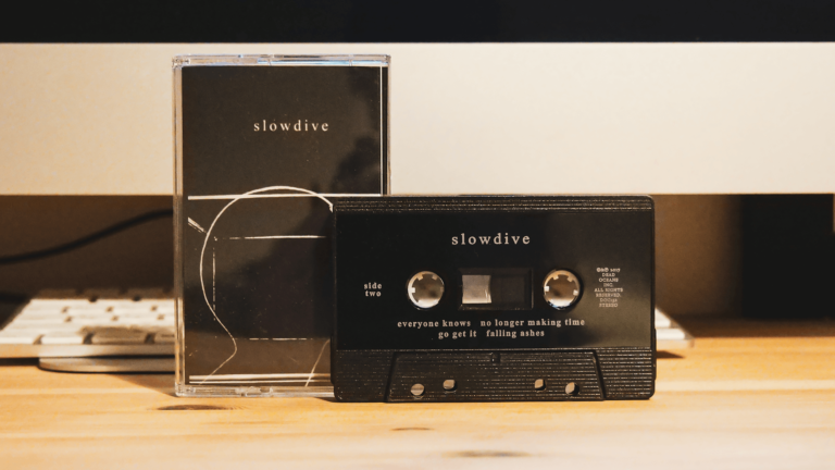 22年ぶり！新作アルバム「slowdive」のカセットテープ