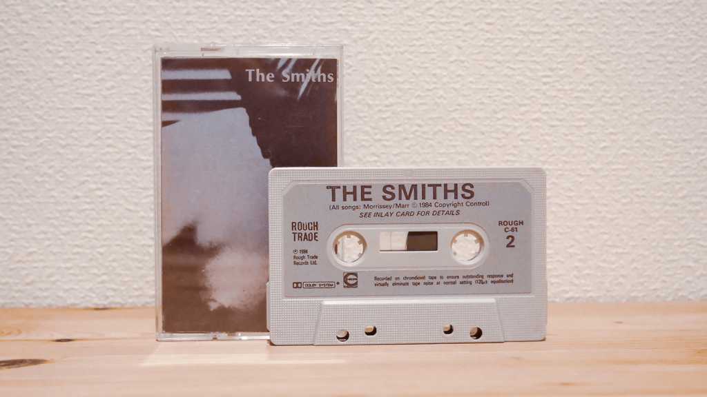80年代イギリスのロックバンドThe Smithsの1st「The Smiths」のカセットテープ