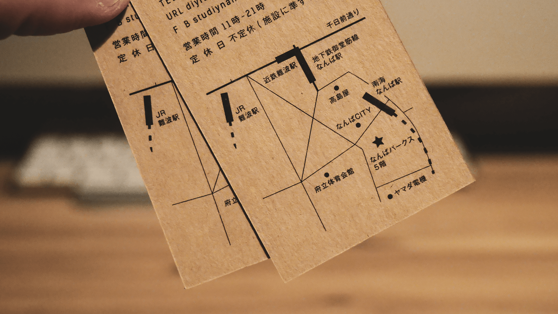 DIYショップらしくクラフト用紙を使ったショップカードデザイン | BUROKI design