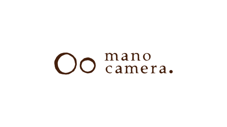 マークで親子を伝える。カメラマンmano camera.のロゴデザイン