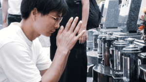 フリーランスになって初めて家族と会い、墓参りへ