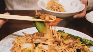 駒川にある元宝塚の鳳蘭さんのお店「北京料理 萬楽」で定番メニューを食す