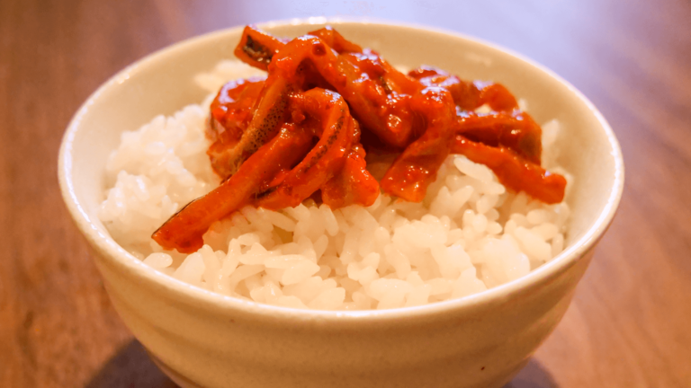 山田商店の生イカキムチを食べると、旨すぎて他のキムチが食べられなくなります